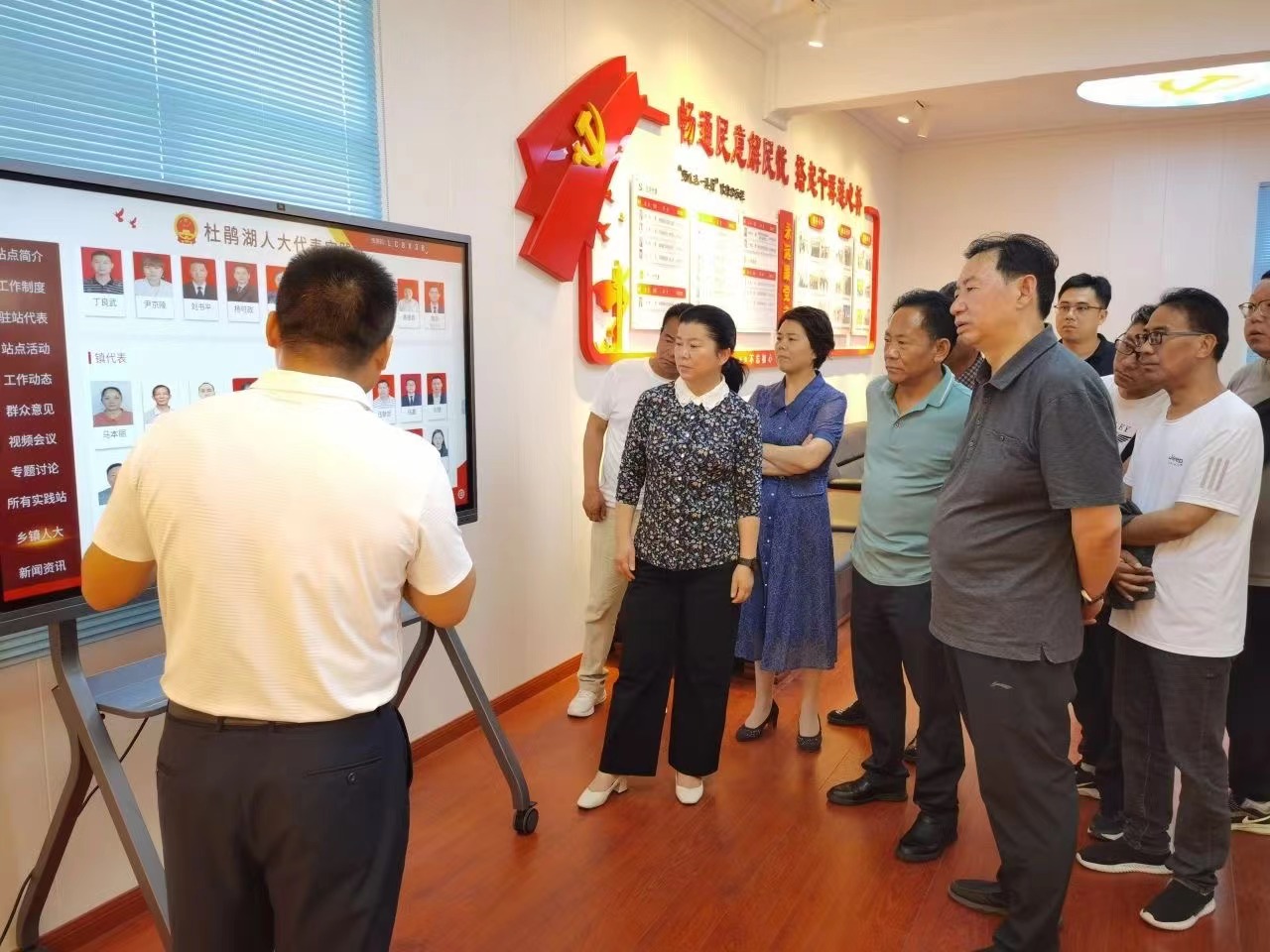 西藏山南市隆子县来鼎城区草坪镇调研人大工作