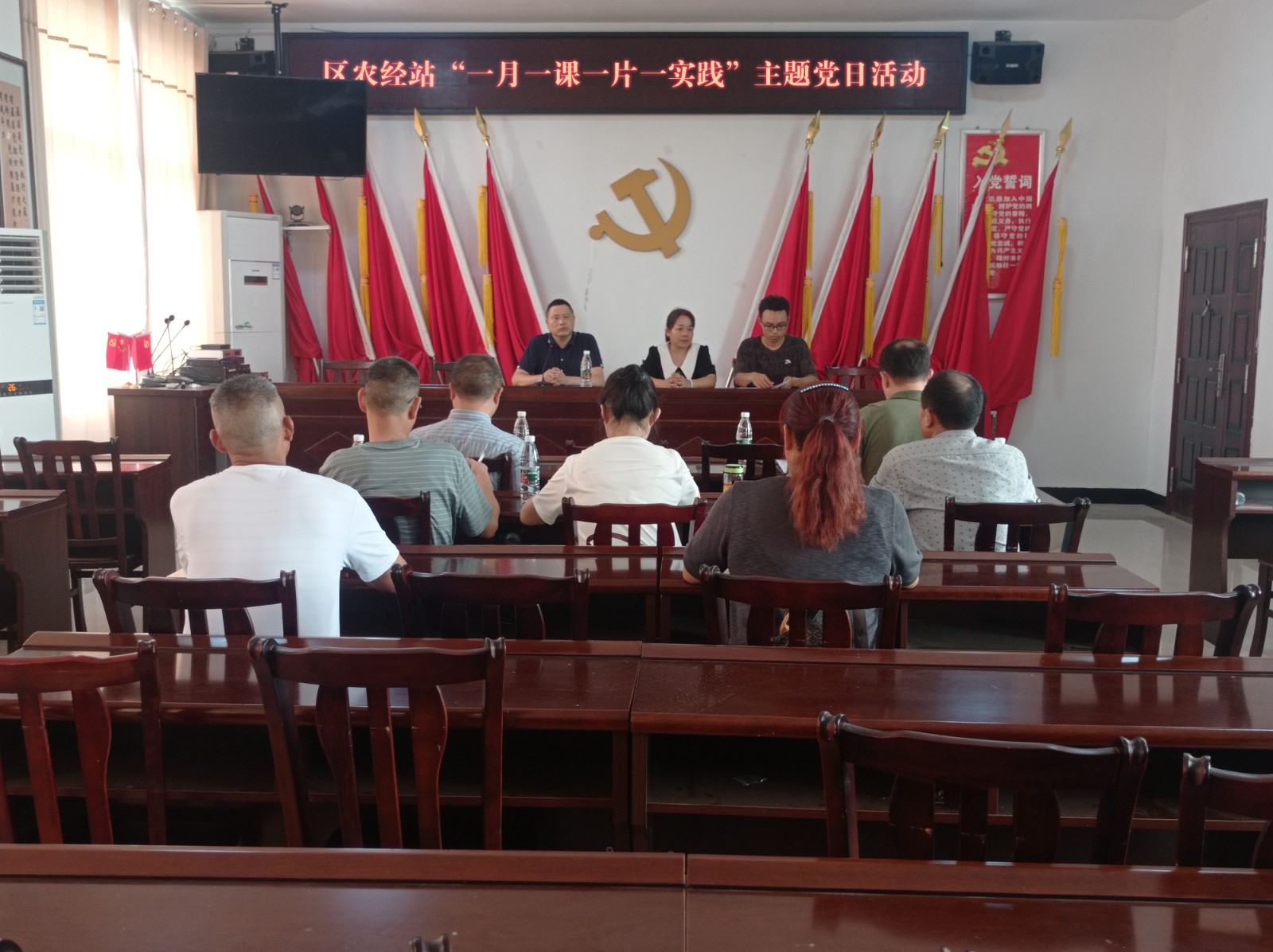 区农经站结合“一月一课一片一实践”开展“七访十问”活动