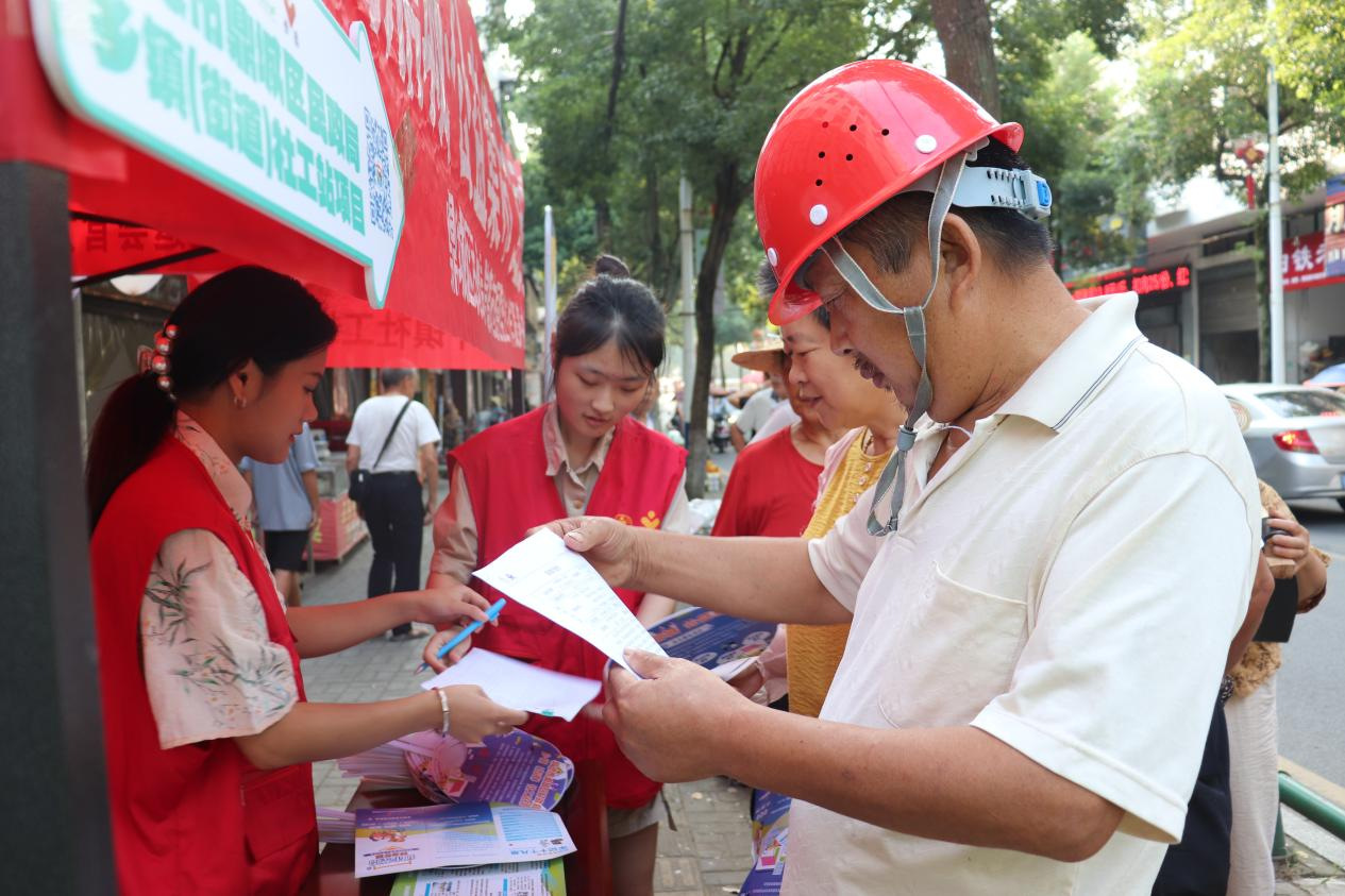 草坪镇社工站 | 爱，让“公益集市”长伴居民生活