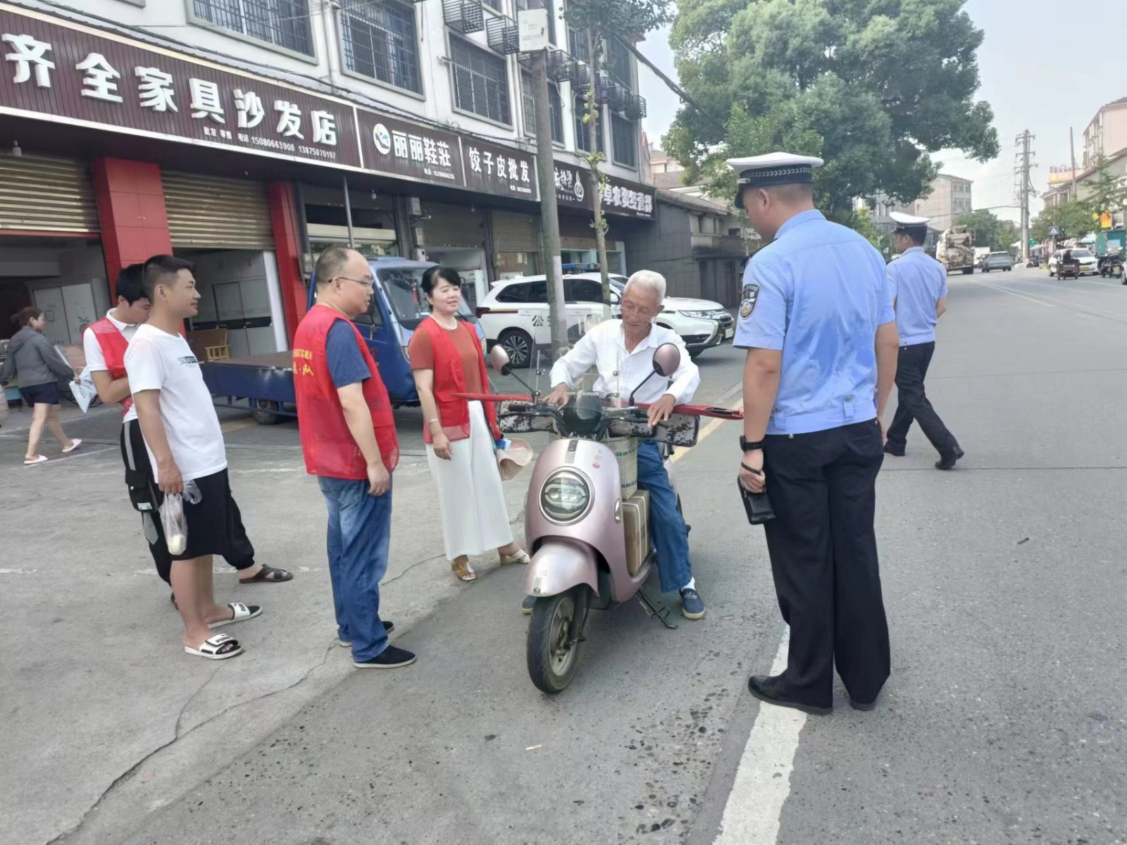 斗姆湖街道：开展“两车”整治，护航平安出行