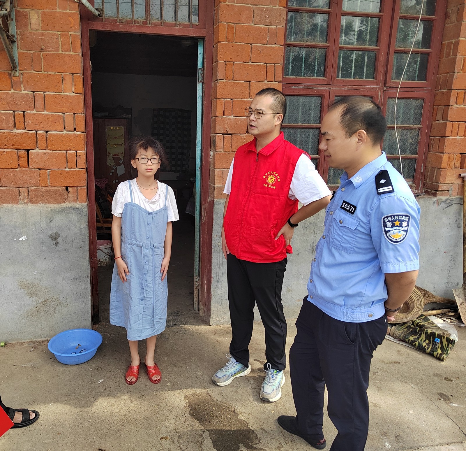 韩公渡镇：走访慰问吸毒人员 传递党情温暖人心