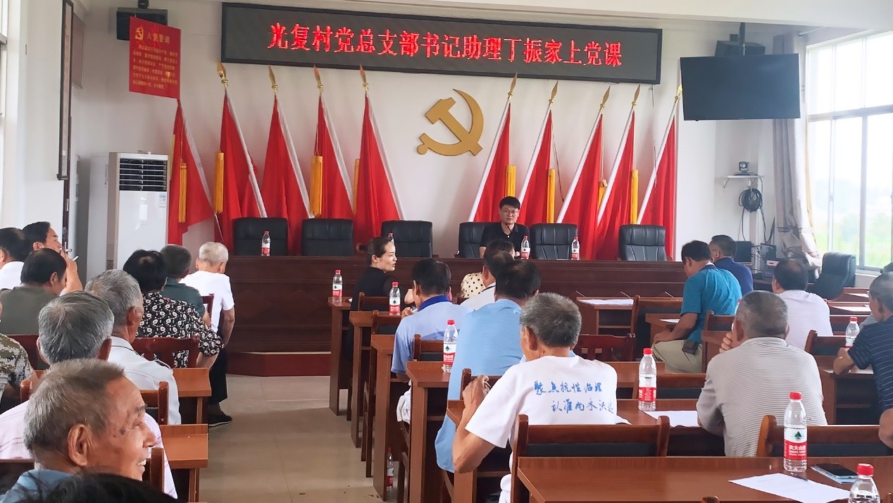 蒿子港镇：选调生讲党课 同学习共进步