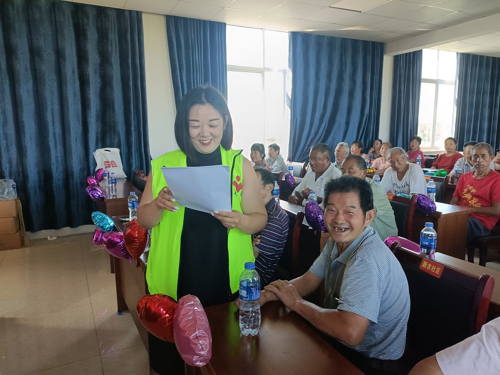 斗姆湖街道：爱暖中秋，情满人间