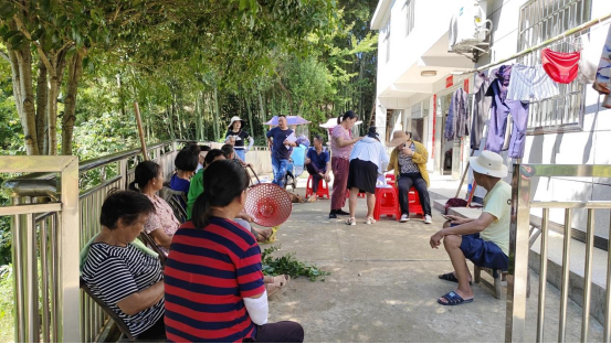 尧天坪镇：入户调查助力土地延包试点工作