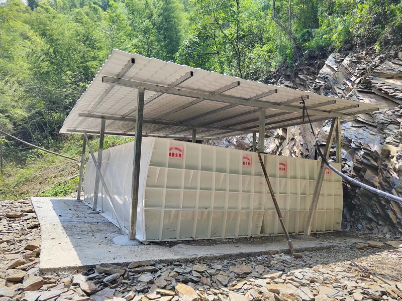 花岩溪管理处：乡村振兴干实事 齐心协力建水池