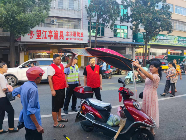 双桥坪镇：“两车”整治不松懈 文明交通安全行