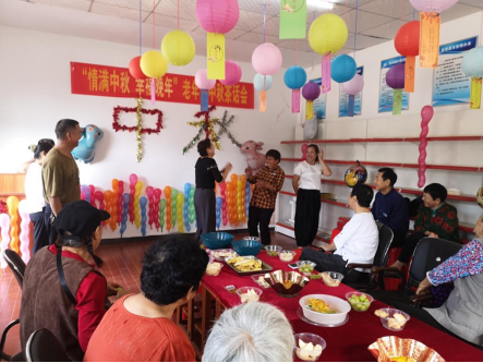石板滩镇：开展老年人迎中秋茶话会活动