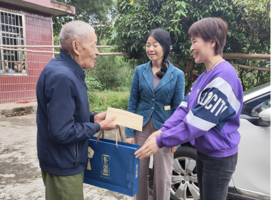 鼎城区侨联：双节慰问送真情 深切关怀暖侨心