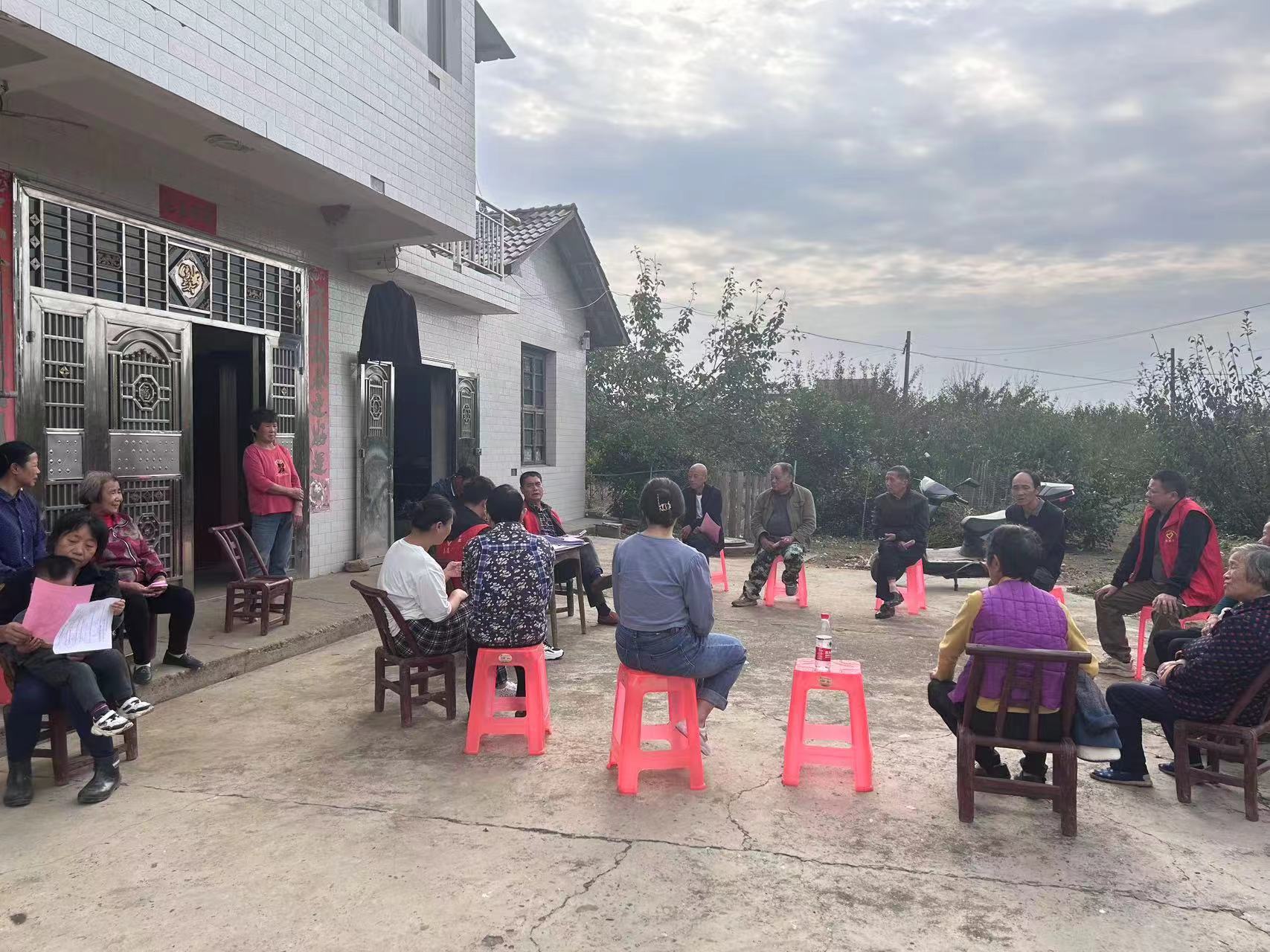 石公桥镇：屋场会开起来，二轮延包试点动起来