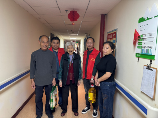 红云街道：汇聚乡贤力量 关爱慰问老人