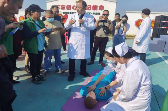 鼎城区卫健局：助力优化营商环境，党员志愿者走进放羊坪村