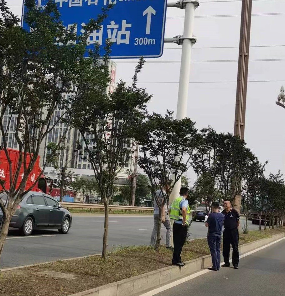 鼎城区交通运输局：开展公路路域环境大整治