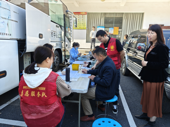 双桥坪镇：涓涓细流汇成河 浓浓真情聚大爱