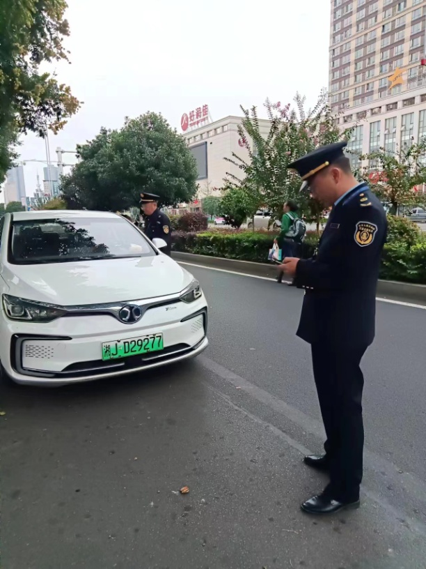 鼎城区交通运输局：开展打击非法营运专项整治行动