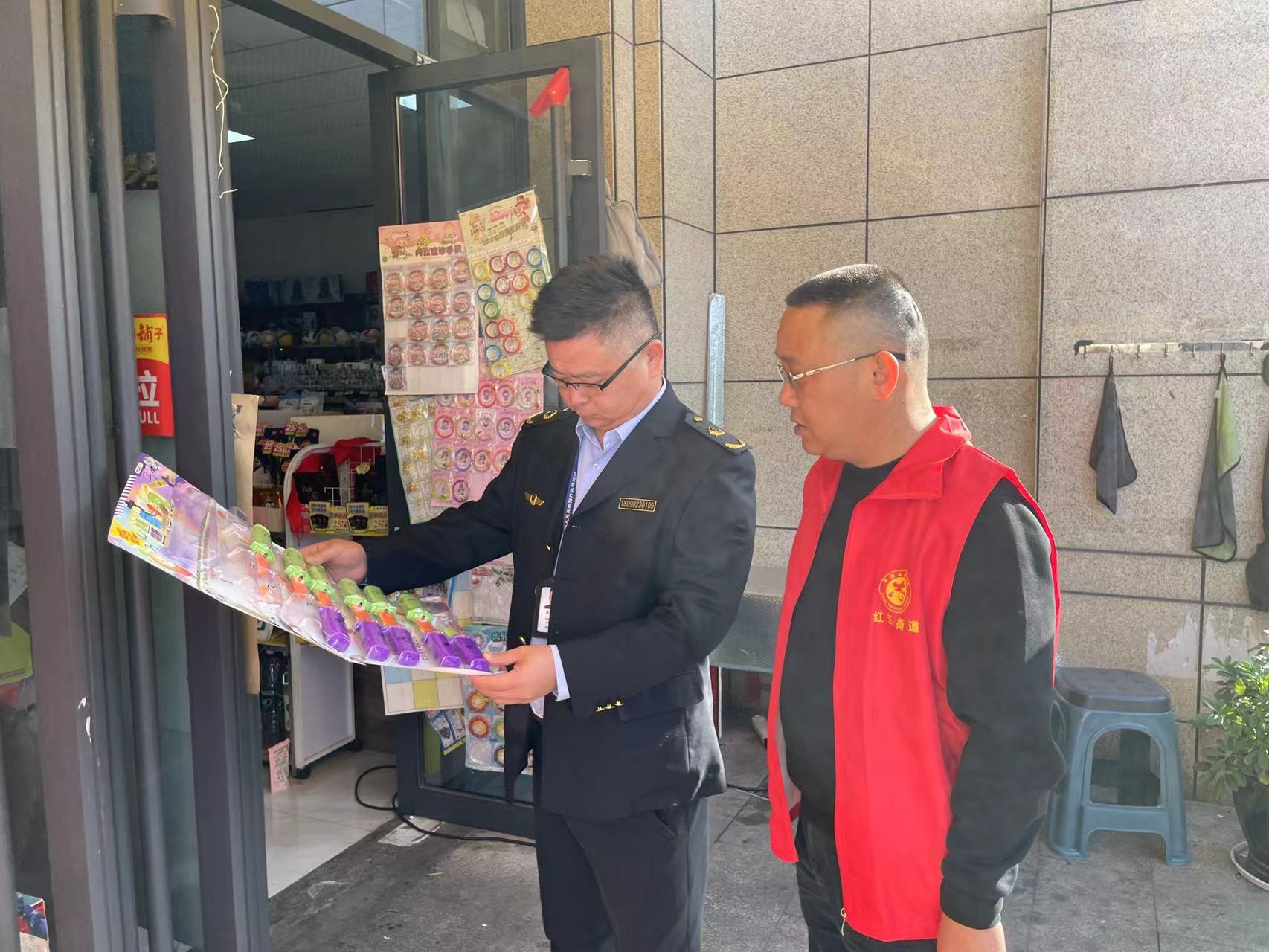 红云街道：联合开展校园周边安全检查