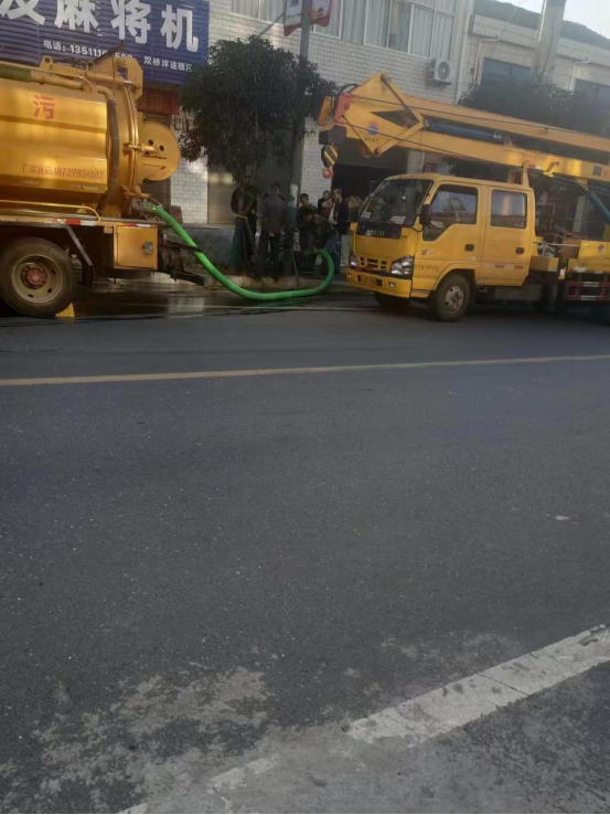 双桥坪镇：“小路灯”照亮“大民生”