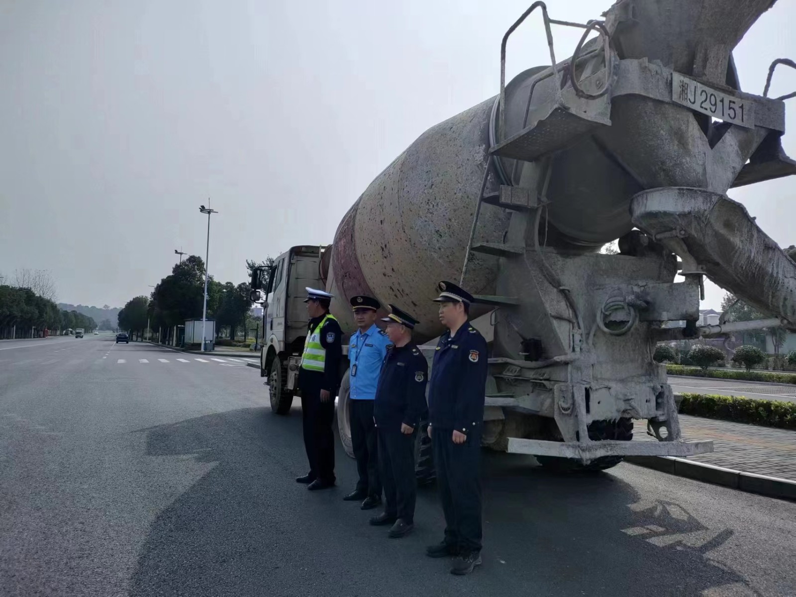 鼎城区交警大队：严查货车超限超载 消除交通安全隐患