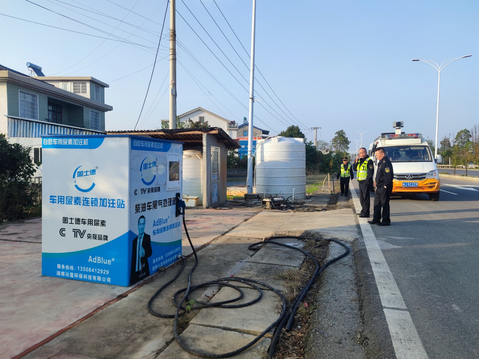 鼎城区交通运输局：集中整治公路沿线非法占道经营行为