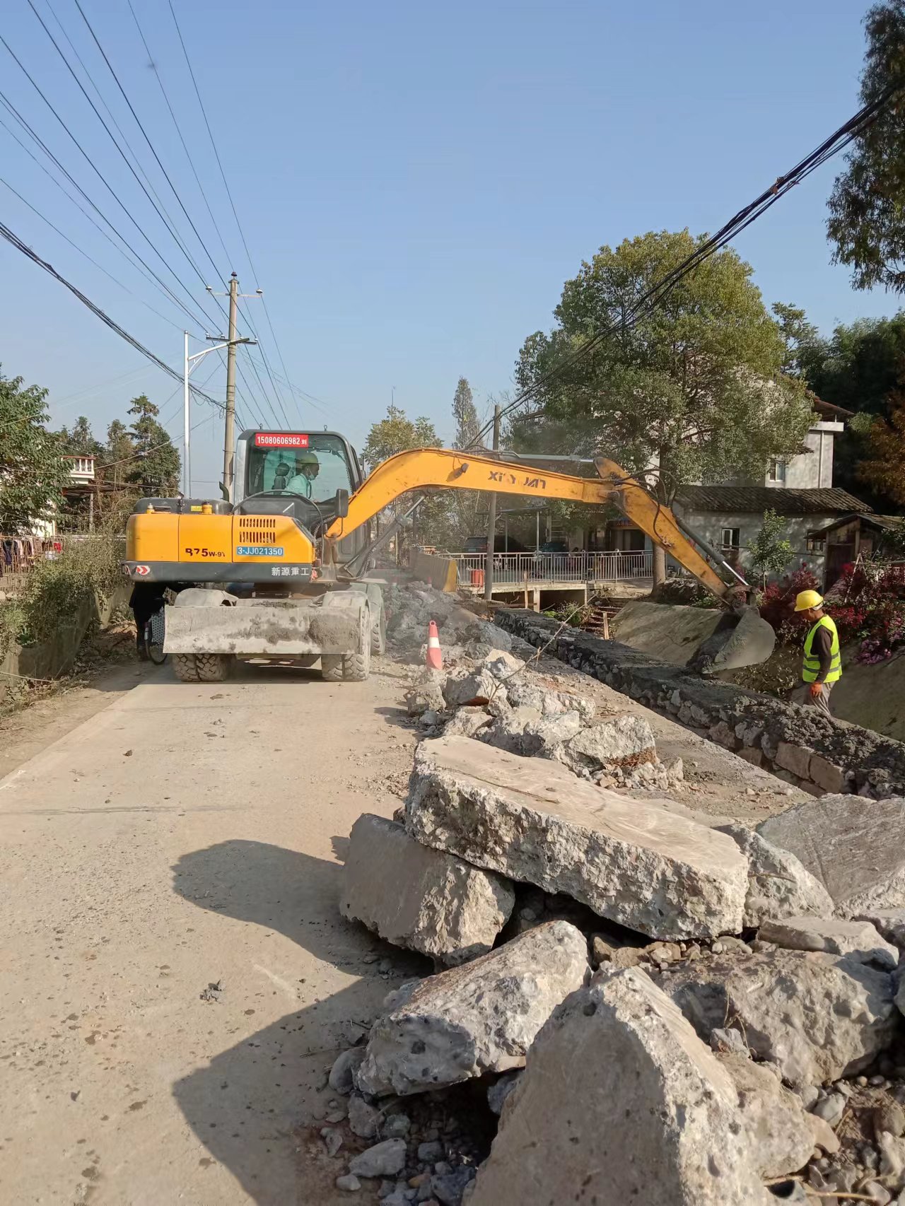 韩公渡镇：改造拓宽乡村公路 优化企业物流环境