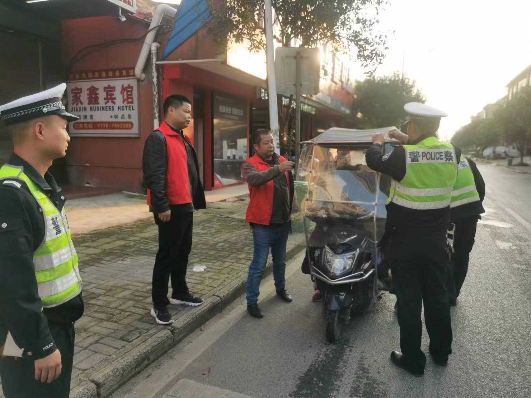 韩公渡镇：优化营商环境 整治交通顽瘴痼疾