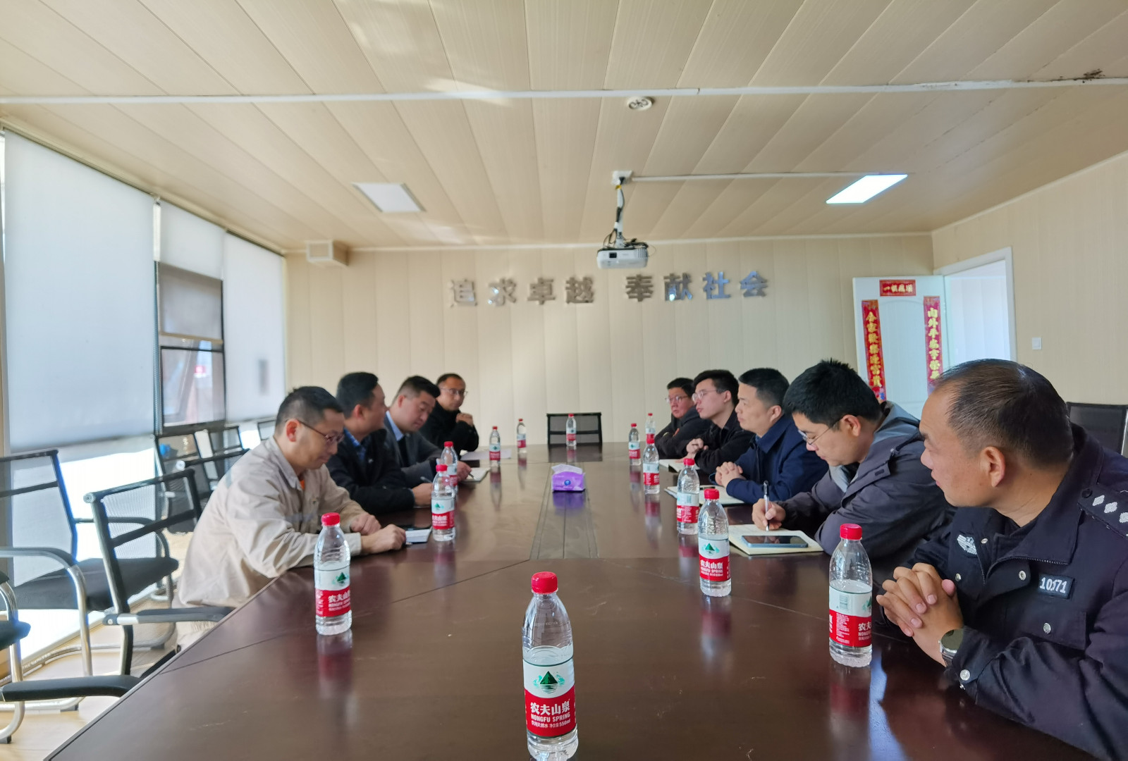 韩公渡镇：为企优环境，为民办实事