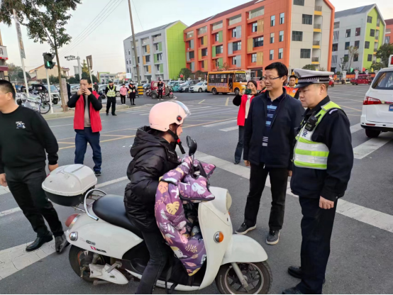 红云街道：持续开展交通治理“冬季攻势”