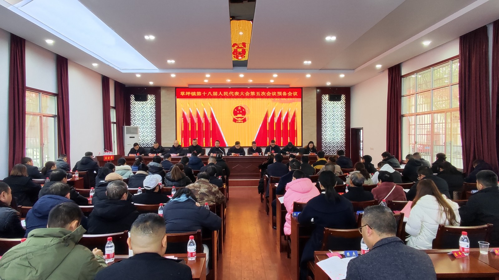 草坪镇：召开第十八届人民代表大会第五次会议
