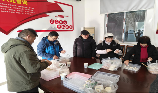 鼎城区军休所 “情暖冬至，爱在军休”包饺子活动