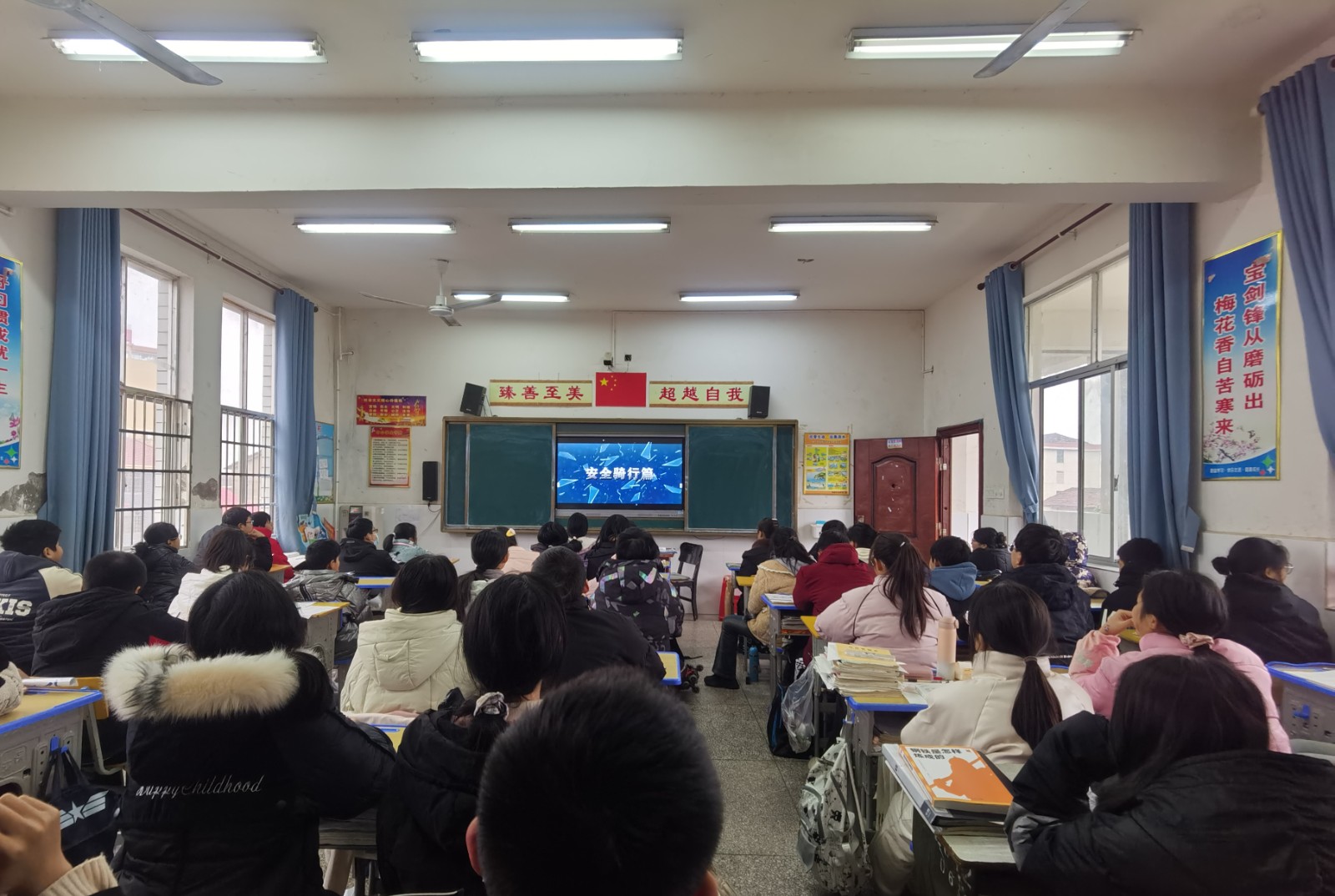石公桥镇：开展安全教育宣讲活动