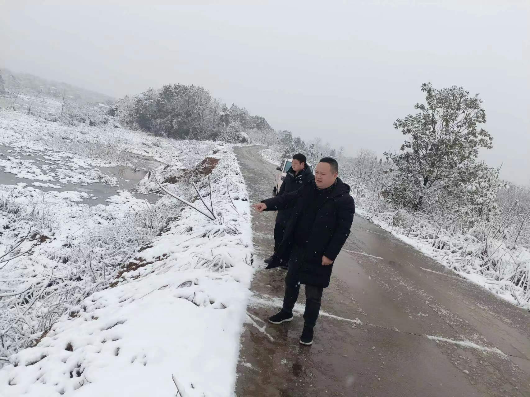 斗姆湖街道：全力应对低温雨雪冰冻灾害天气