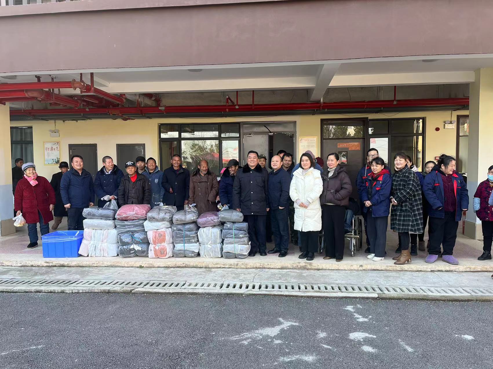 蒿子港镇：爱心慰问敬老院 企业关怀暖人心