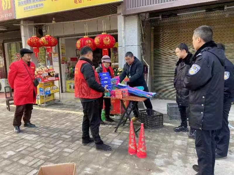 蒿子港镇：开展烟花爆竹排查整治行动