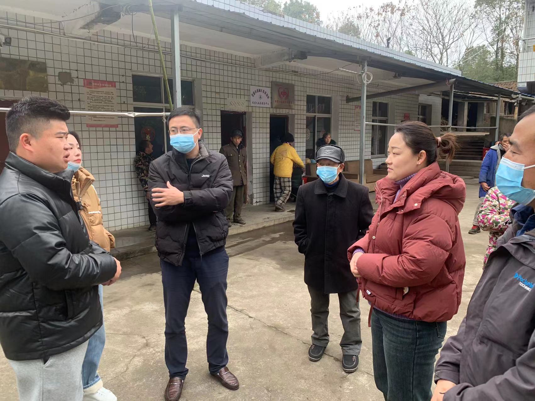 蔡家岗镇：寒冬慰问进行时 爱心企业纾困解难