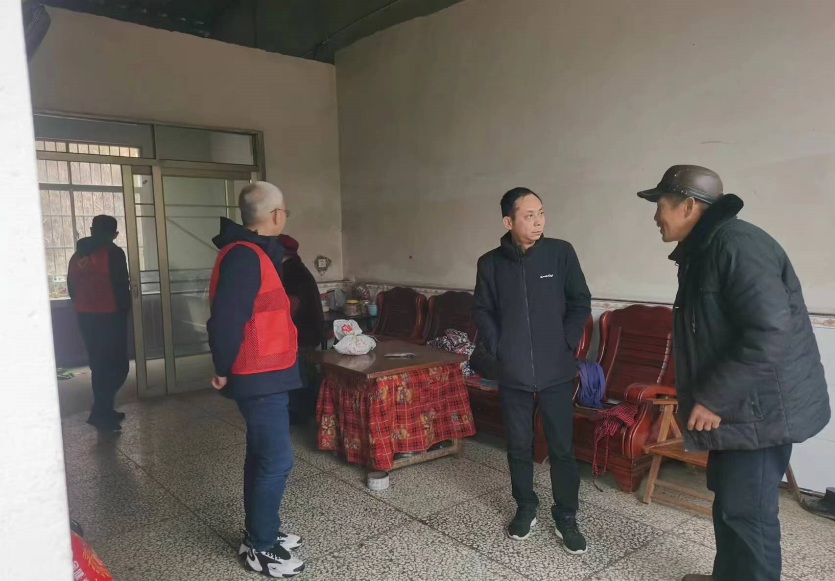 区住保中心：结对帮扶村走访慰问