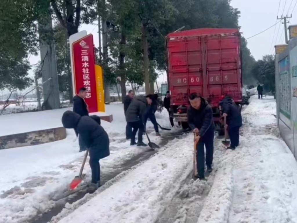 郭家铺街道：铲雪除冰保畅通 浴“雪”奋战齐行动