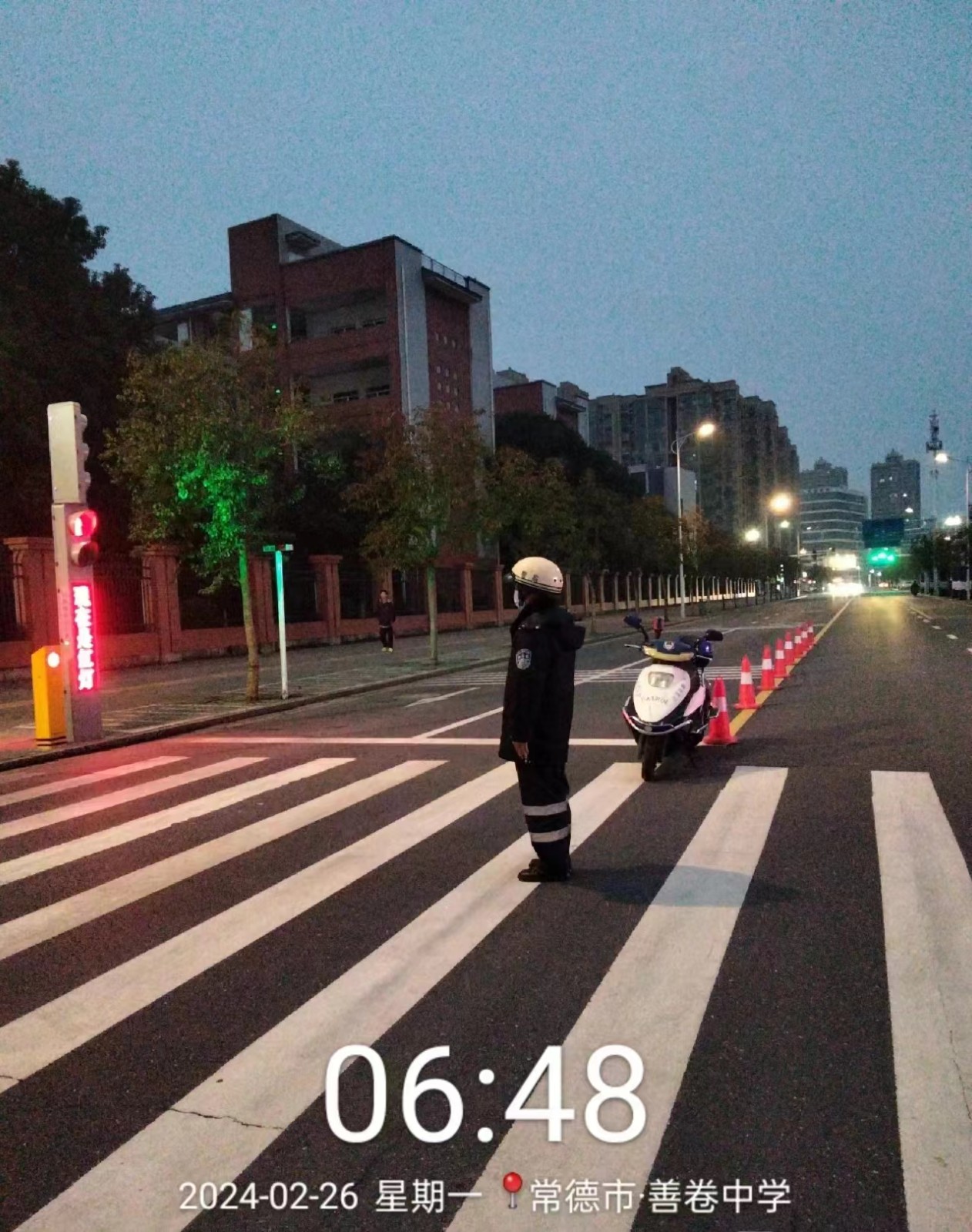 鼎城：开学首日 “警”然有序