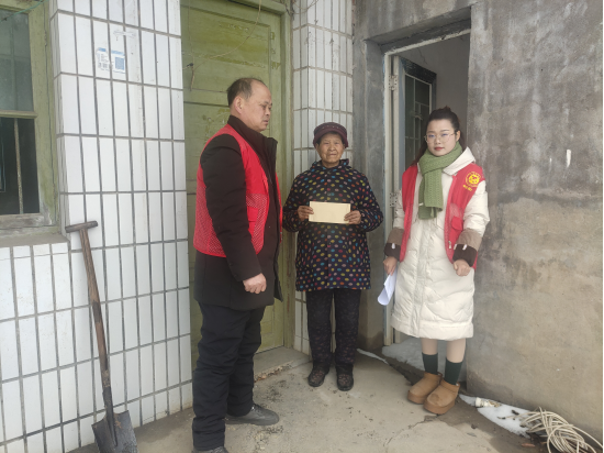双桥坪镇：开展“出手吧姐姐 温暖2023”关爱困境妇女儿童走访慰问活动