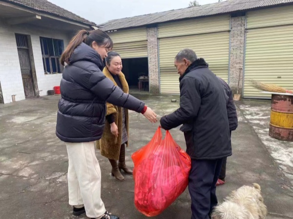 灌溪镇：出手吧姐姐 温暖“她”力量