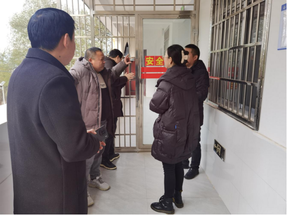 紧绷“安全弦” 守牢“安全关”——双桥坪镇开展开学校园安全排查工作