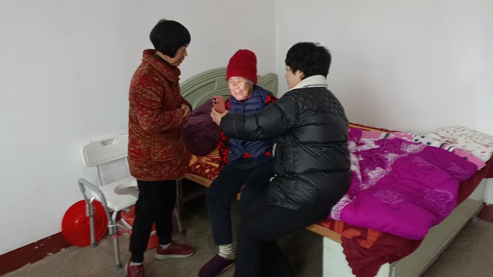郭家铺街道：社保年审送上门 惠民服务暖人心