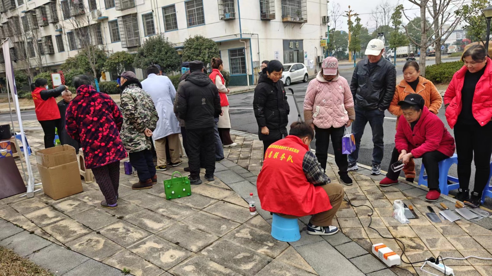 郭家铺街道：开展弘扬雷锋精神志愿服务活动