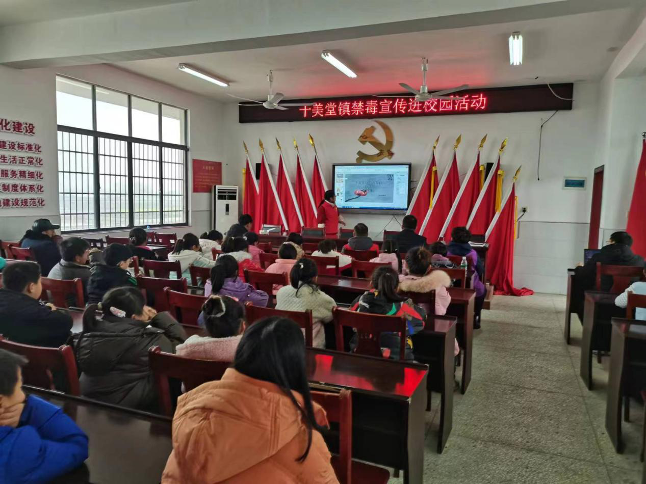 十美堂镇：与法同行，护苗成长