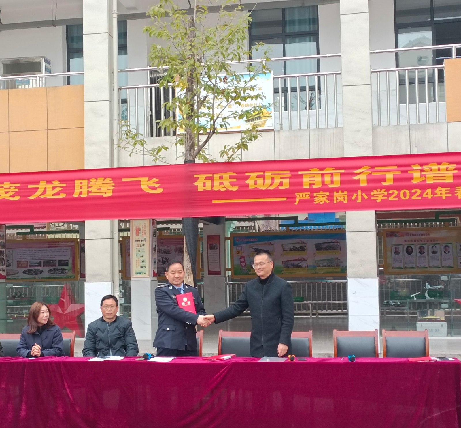 玉霞街道：“利剑护蕾·雷霆行动”法治教育进校园