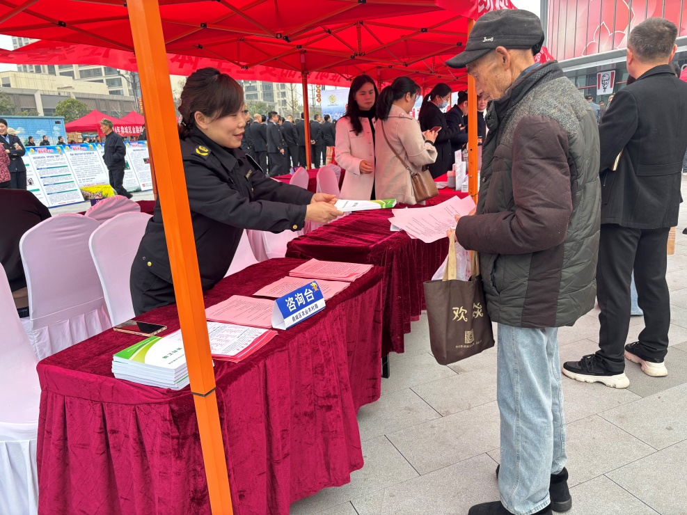 区农业综合行政执法局： 开展“315国际消费者权益日”普法宣传活动