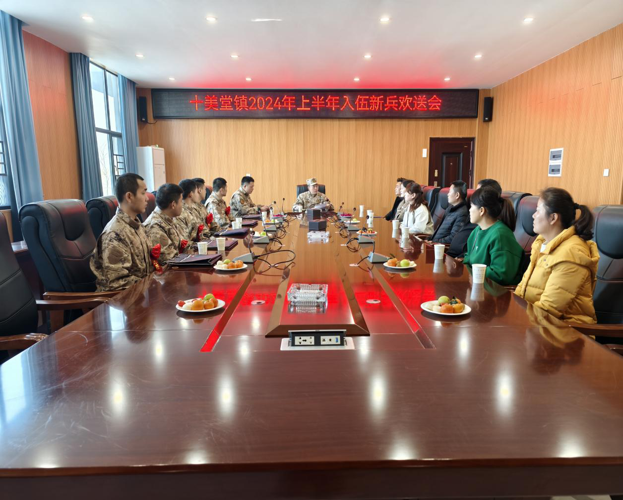 十美堂镇：植树护家园，当兵卫国防