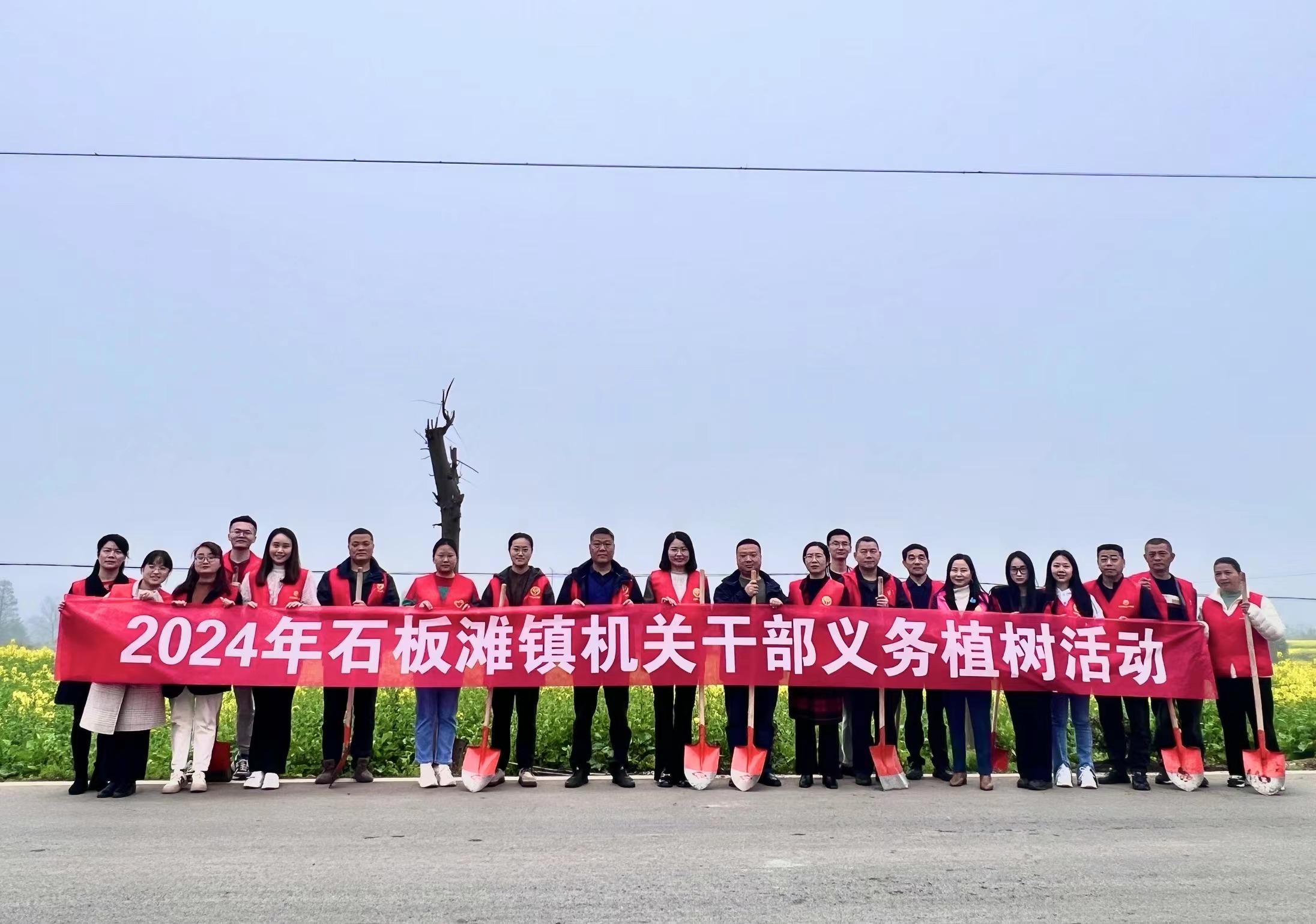 石板滩镇：春风催新绿，共建幸福镇