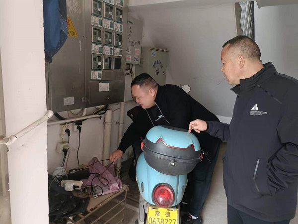斗姆湖街道：排查电动车风险隐患 守护平安家园