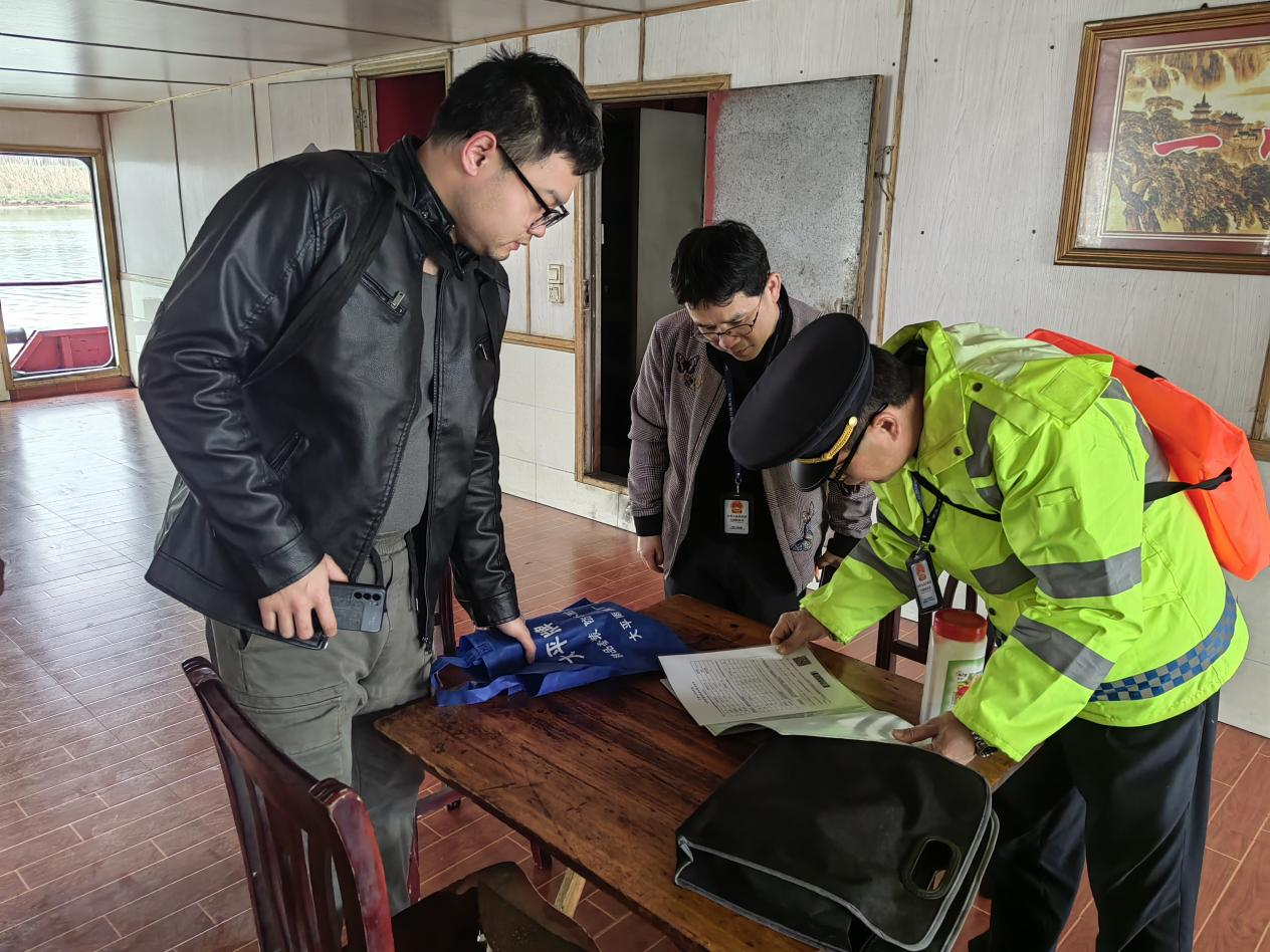 鼎城区交通运输局：开展“三大一严”行动 打好船舶防污染攻坚战