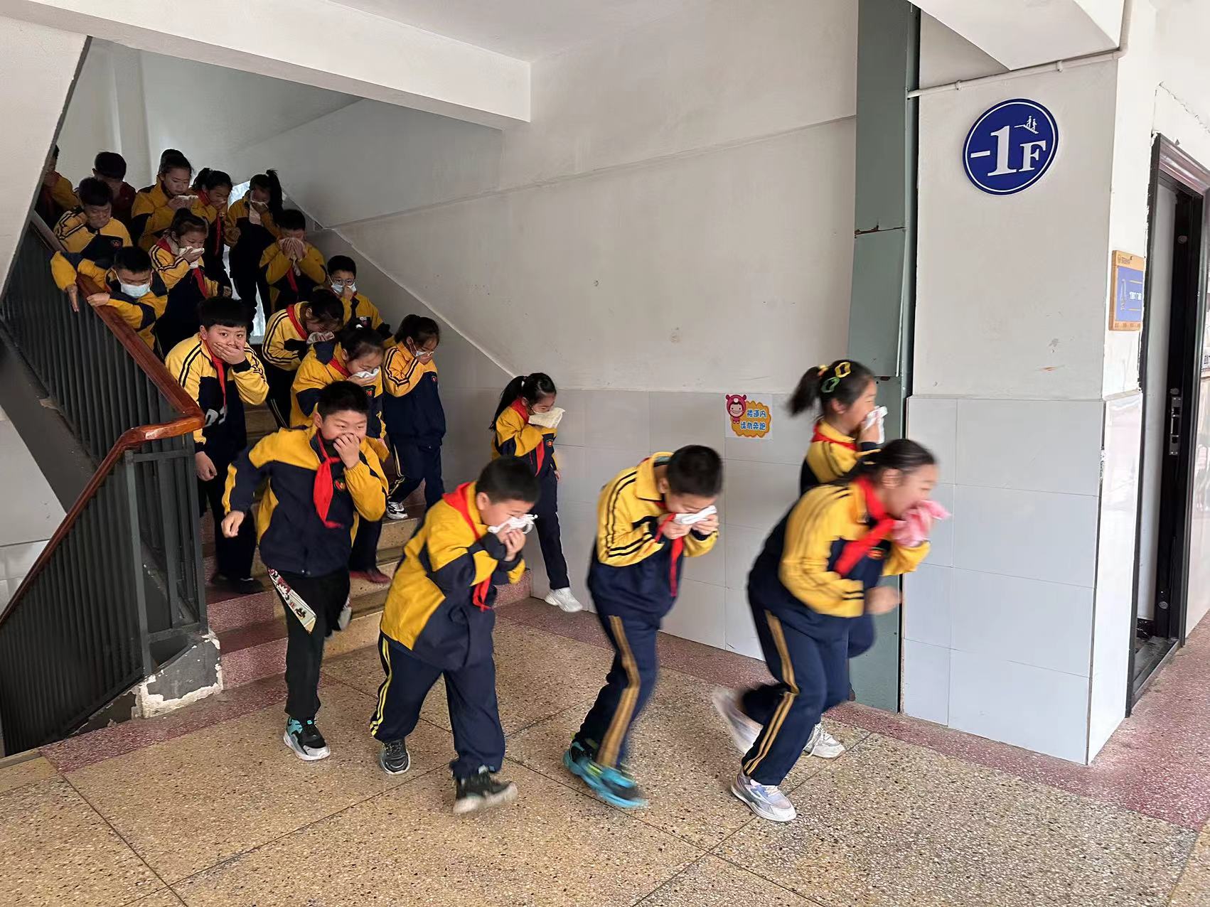 莲花池小学：与消防救援大队联手 在春天播种消防的种子