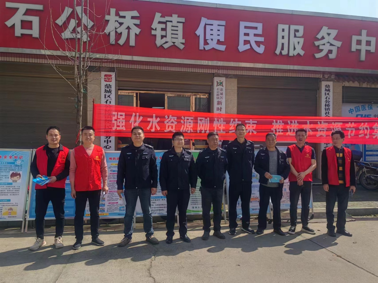鼎城区水利局开展节水进社区宣传活动